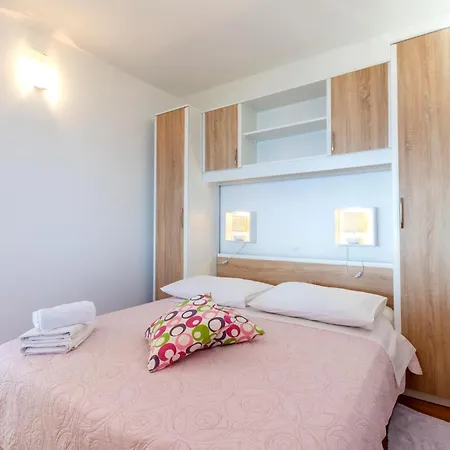 2 Bedroom Gorgeous In *