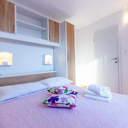 2 Bedroom Gorgeous In *